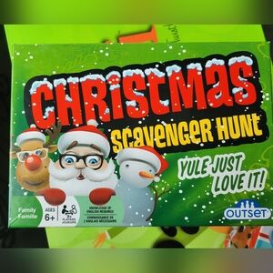 Christmas Scavenger Hunt Game - Green and Red Holiday Box